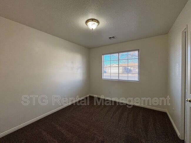 Building Photo - 773 S 220 E Cir