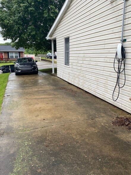 Driveway & charging station - 3125 Brereton Ct