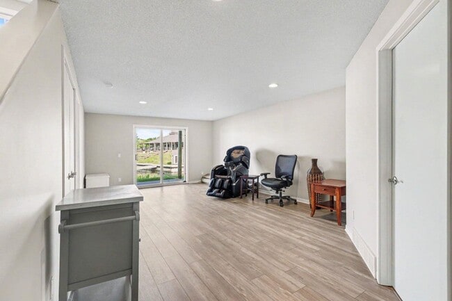 Building Photo - 1410 E Harbour Towne Cir