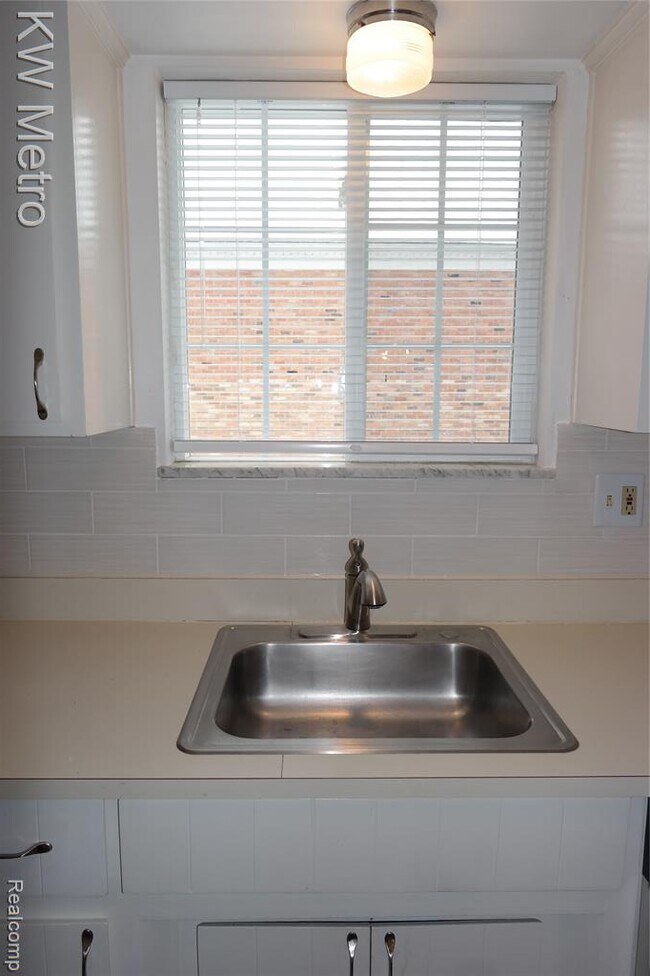 Building Photo - 630 Ann St