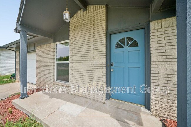Building Photo - 908 W El Paso Pl