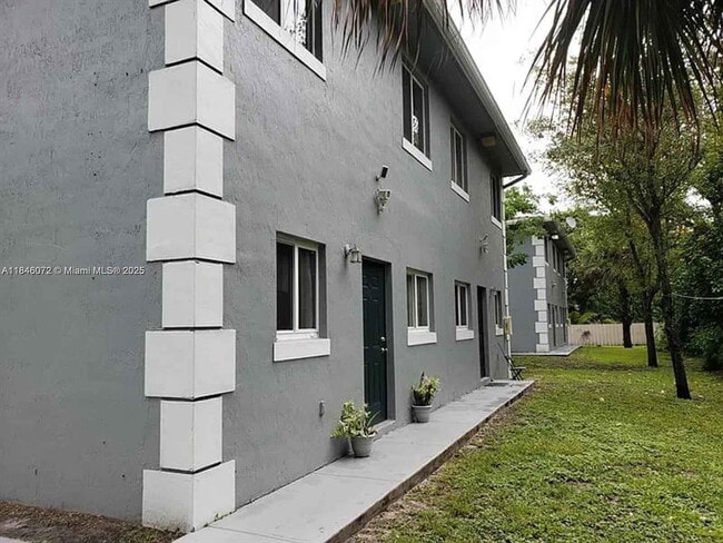 Primary Photo - 14000 NE 2nd Ave