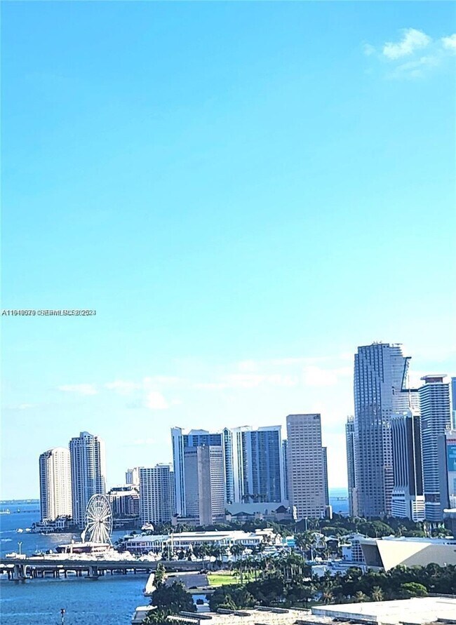 Building Photo - 555 NE 15th St