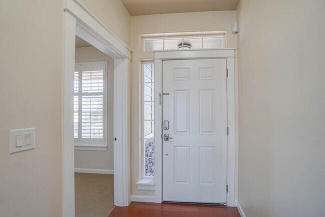 Building Photo - BEAUTIFUL VIEWS of MT. HOOD