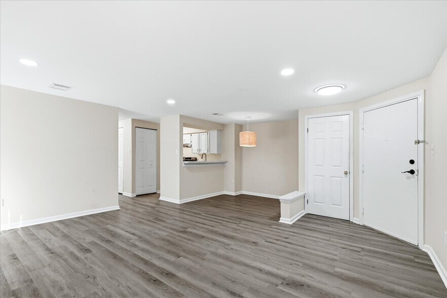 Building Photo - 819 Stratford Way