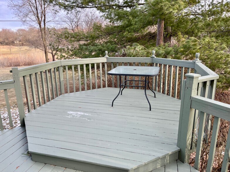 Building Photo - 221 Eisenhower Dr