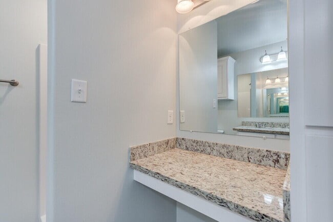 Building Photo - 1303 Kingston St