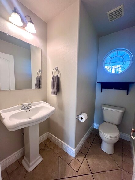 Building Photo - 2526 Dalton Dr