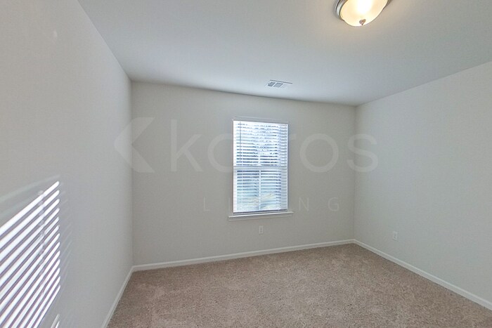 Building Photo - 116 Western Red Cedar Dr