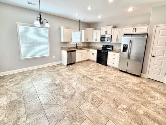 Building Photo - Now Leaseing a 4 Bedroom 3 Bath Home In Southeast Memphis