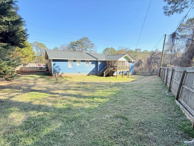 Building Photo - Beautiful House with Plenty of Space