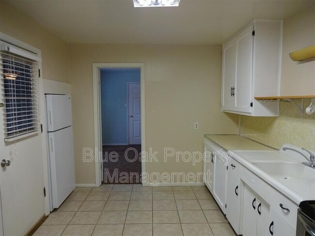 Building Photo - 1187 Warner St