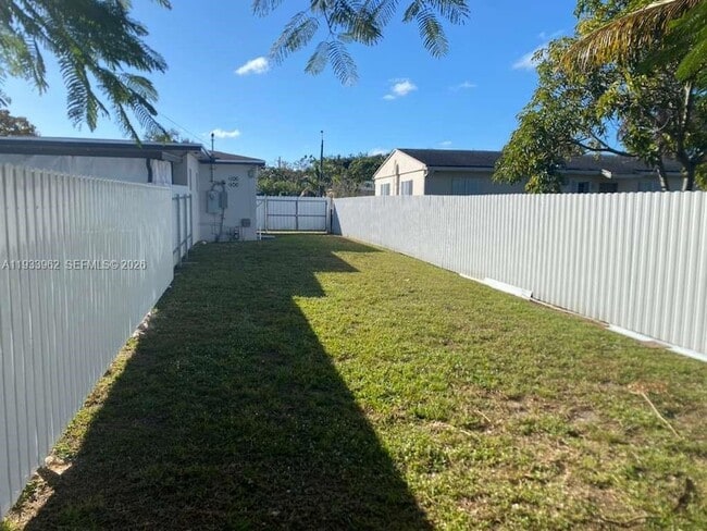 Building Photo - 1265 NE 142nd St