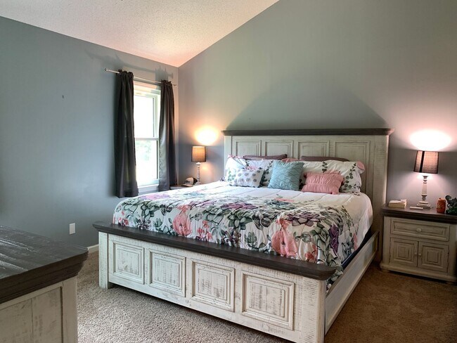 Building Photo - Fantastic Renovated Residence, Large Yard,...