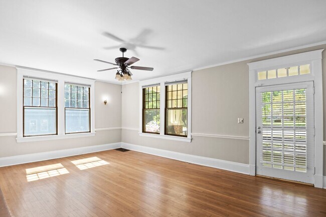 Building Photo - Historic Home in Wake Forest!