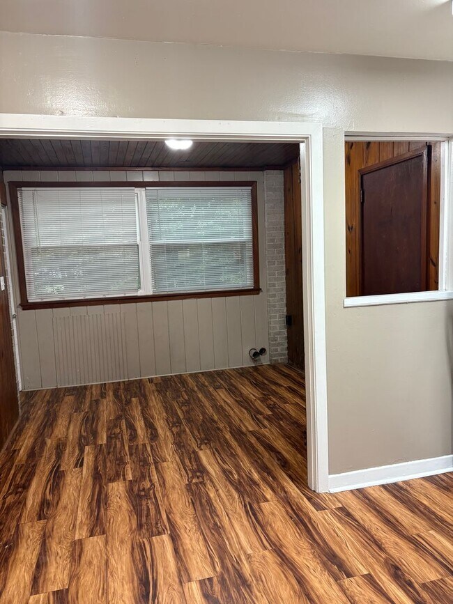 Building Photo - Duplex near Levy Park