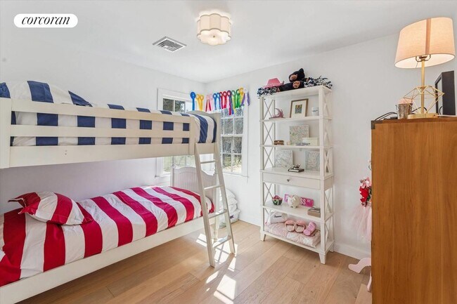 Building Photo - 25 Lamb Ave