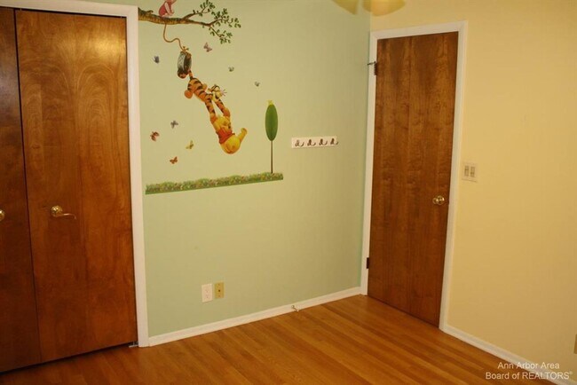 Building Photo - Spacious Ranch