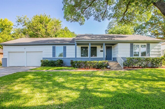 Primary Photo - Updated home in Ridglea Hills reduced!