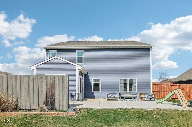 Building Photo - 6673 Laurelwood Dr