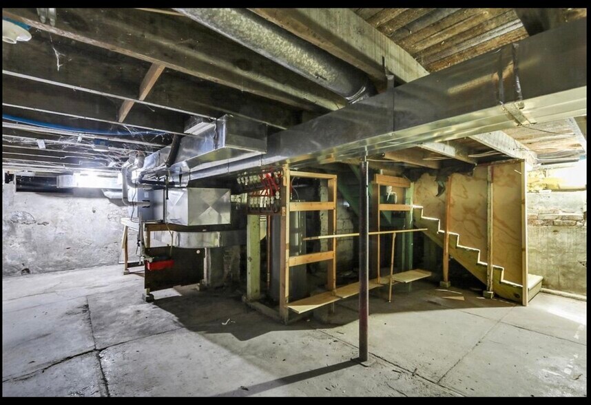 Building Photo - 1103 N Market St