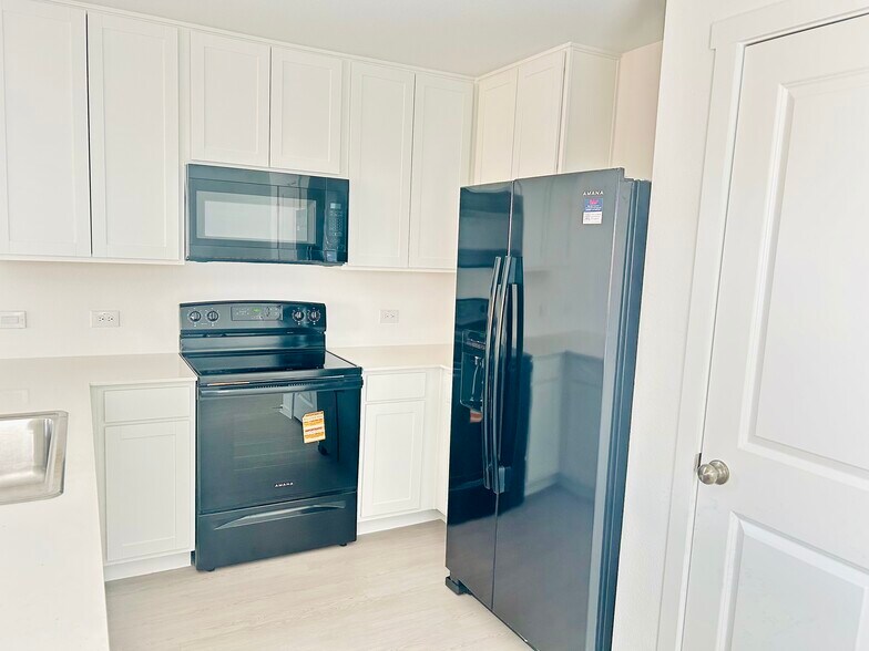 Contemporary Kitchen Appliances - 806 Sandhill Crane Ln