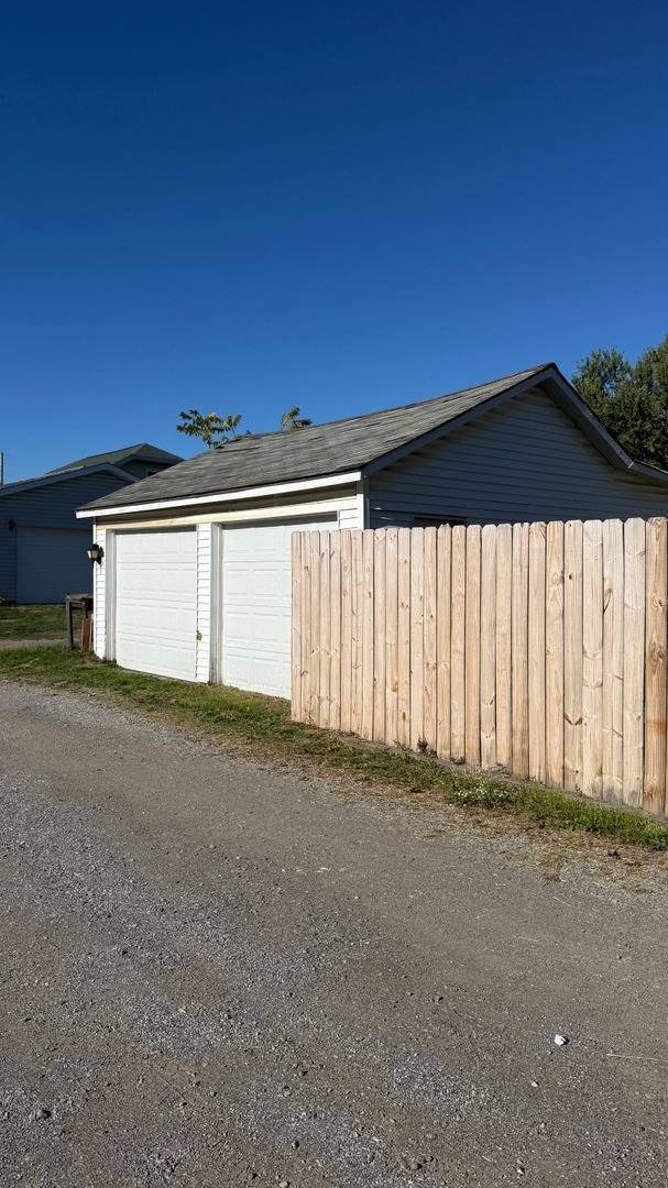 Building Photo - Large 4 bedroom single family home ready now!
