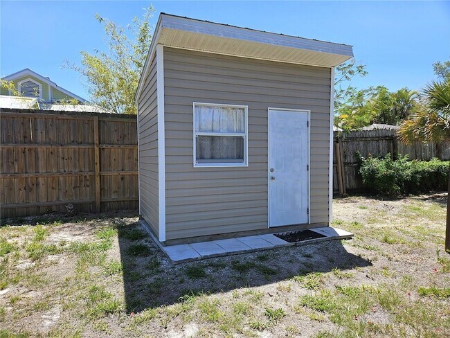 Building Photo - 323 Palmetto Rd W