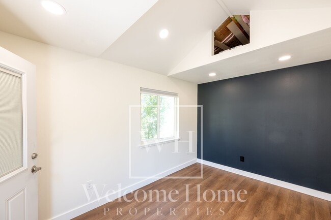 Building Photo - Updated 2 Bed Home with Detached Office & Fenced Yard
