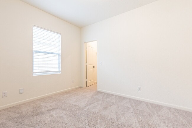 Building Photo - 5631 Pearl Mdw
