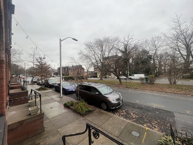 Building Photo - 2030 Park Ave