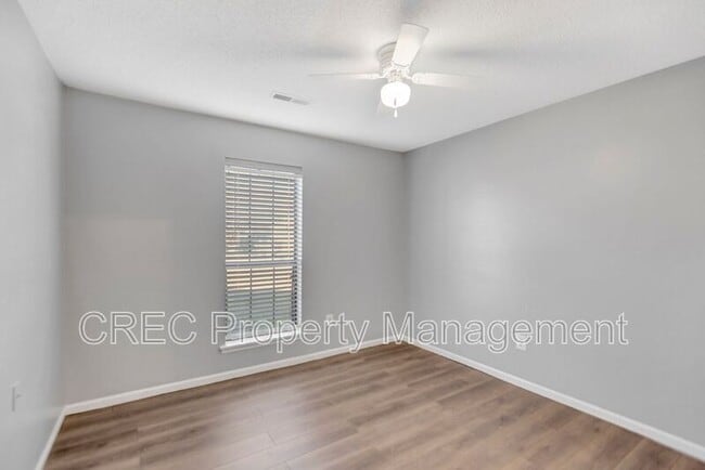 Building Photo - 1005 Tj Ln