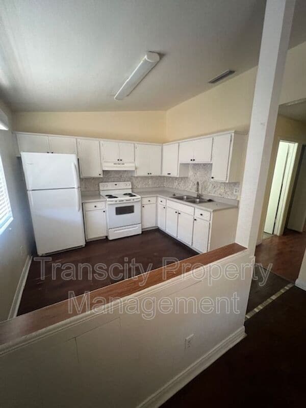 Building Photo - 4714 E Caballero St