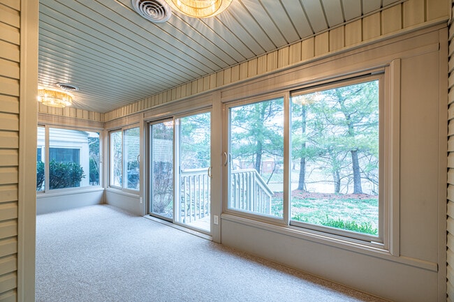 Building Photo - 632 Applegate Ln