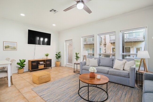 Building Photo - 14878 Granada Dr