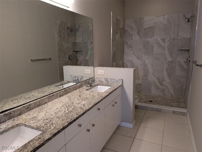 Building Photo - 2933 Santa Barbara Blvd