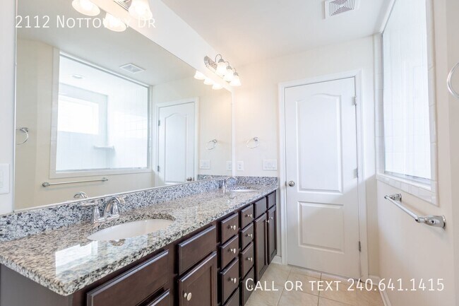 Building Photo - 2112 Nottoway Dr
