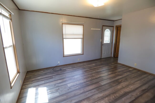 Building Photo - 2 Bed 1 Bath