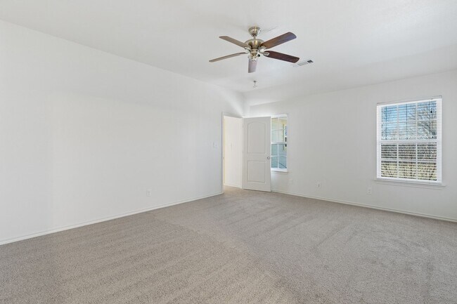 Building Photo - 233 Firefly Dr