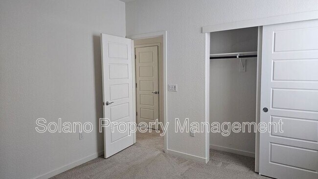 Building Photo - 1317 Essence Ln