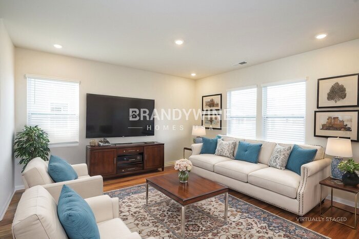 Building Photo - 554 Torrey Pines Ln