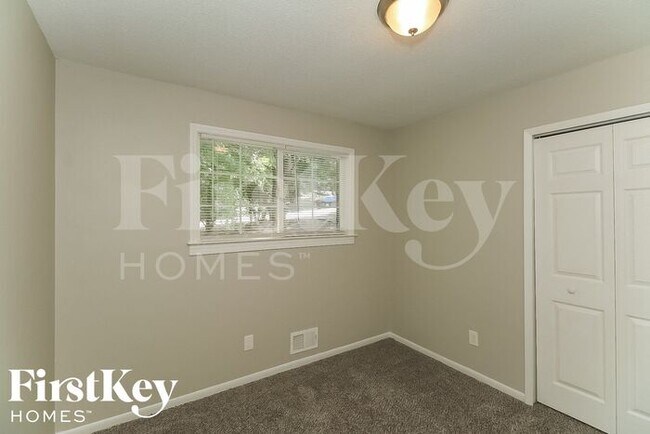 Building Photo - 3799 N Camp Creek Pkwy SW