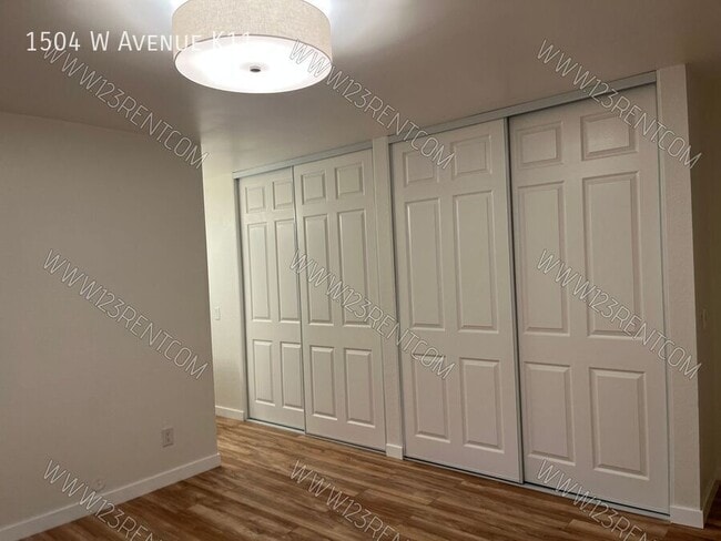 Building Photo - 1504 W Ave K11