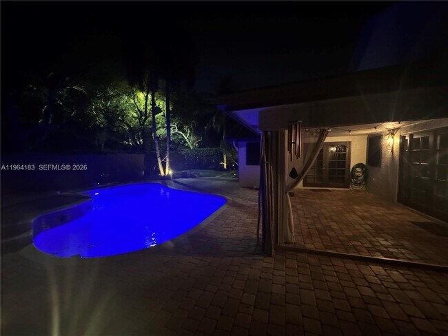 Building Photo - 3160 Peachtree Cir