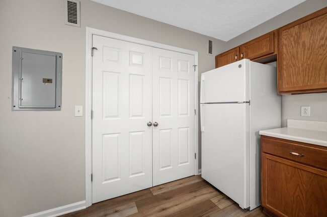 Building Photo - Hamlet Square Townhomes Unit 2344A