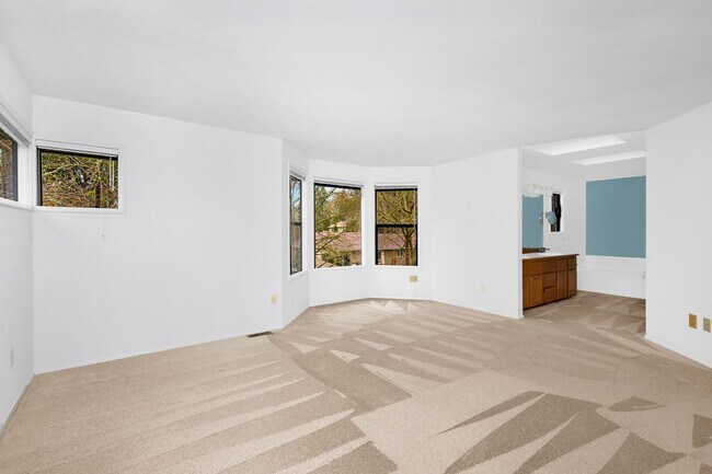 Building Photo - Open 3 Bedroom in Nice Neighborhood Close to Everything