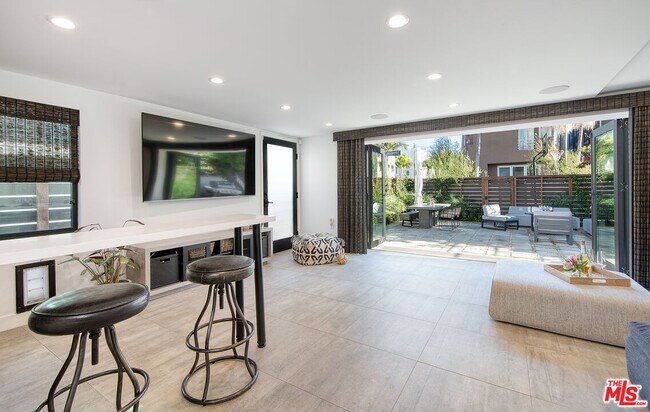 Building Photo - 5317 Pacific Ave