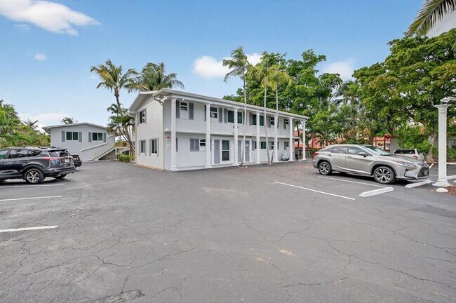Building Photo - 1821 Middle River Dr