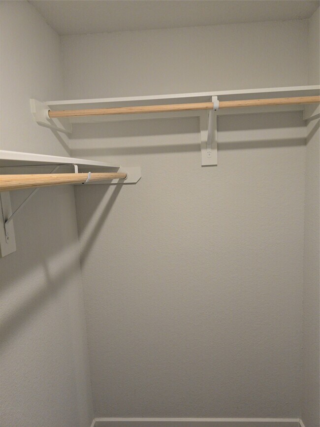 Building Photo - 9227 Dearborn Knoll Dr