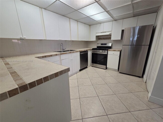 Building Photo - 7034 SW 114th Pl